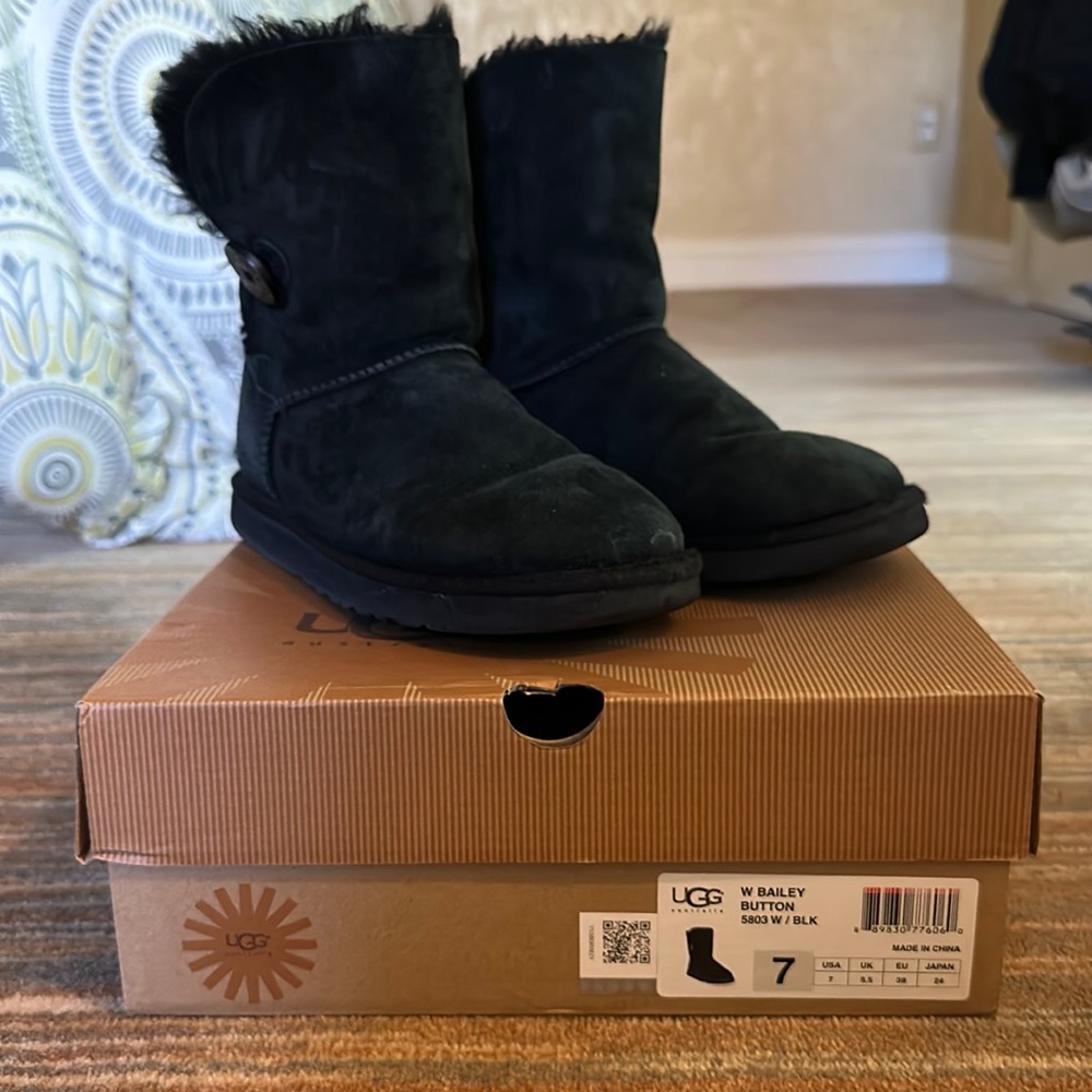 Ugg Women’s Bailey Button